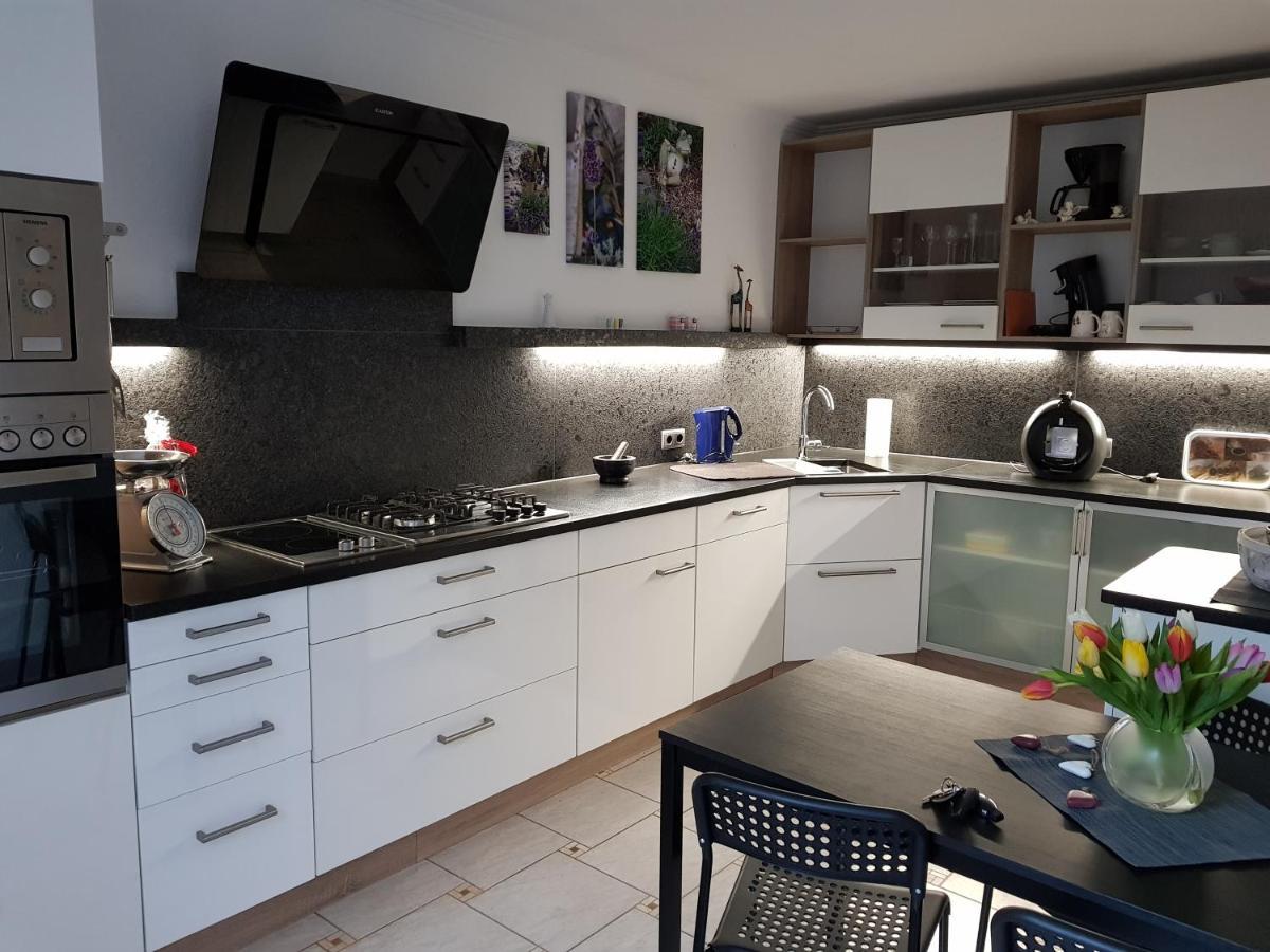 Lavendel Apartment Bornheim  Bagian luar foto